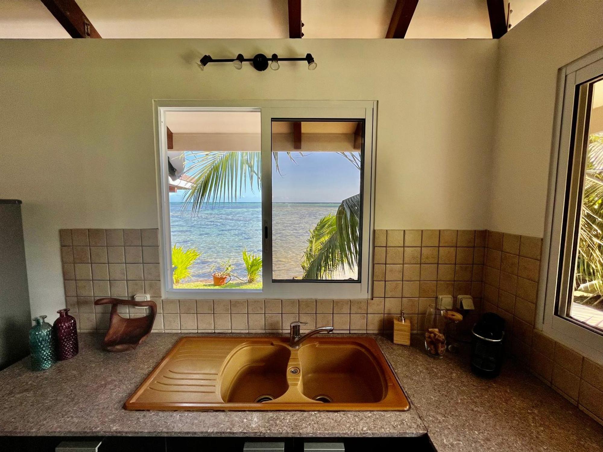 O'Coco Bungalow- Breathtaking Waterfront Views, Endless Memories Paea Екстериор снимка