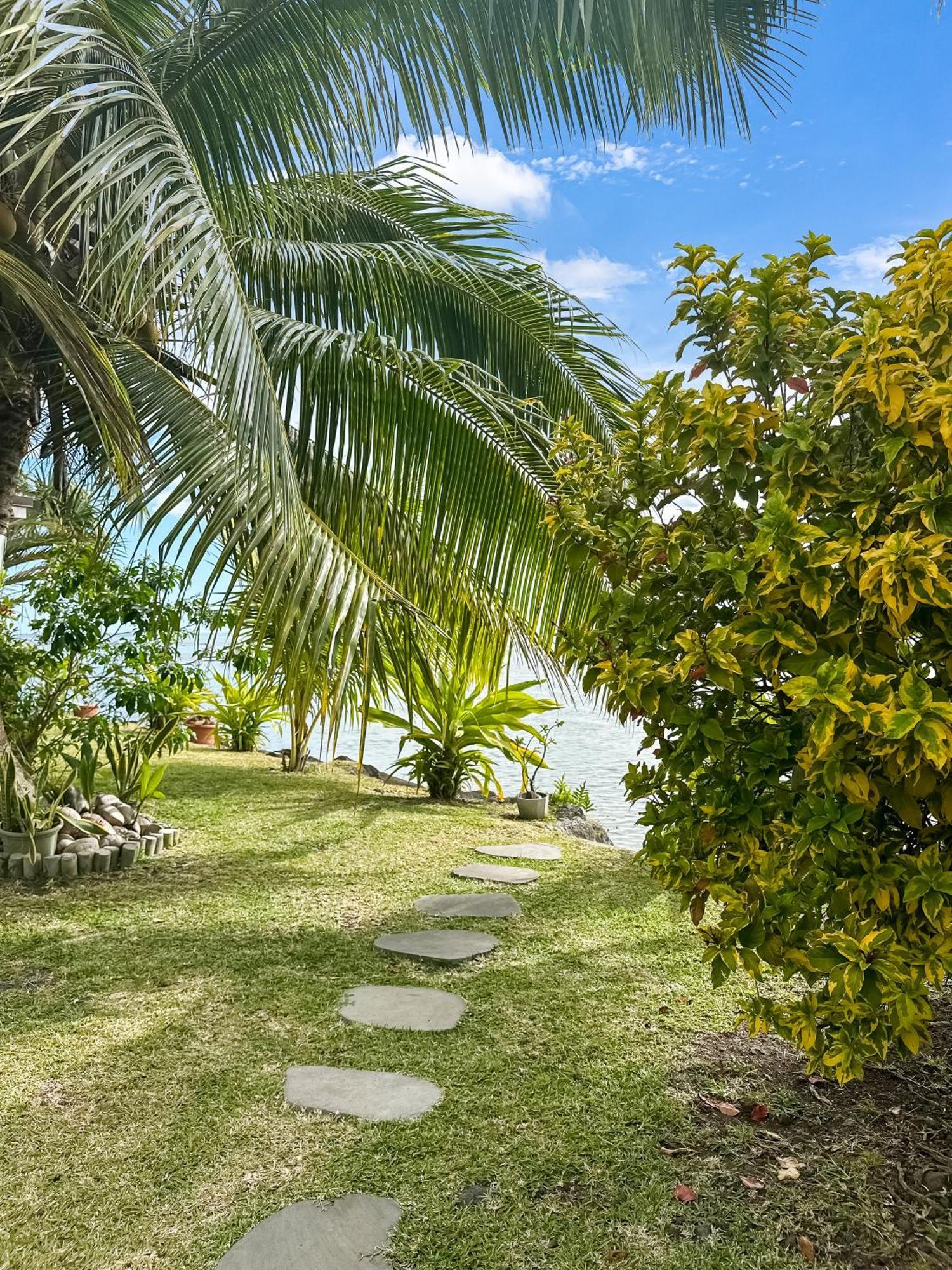 O'Coco Bungalow- Breathtaking Waterfront Views, Endless Memories Paea Екстериор снимка